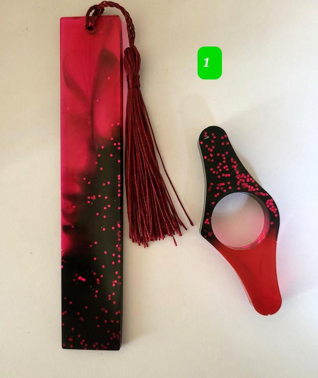 Marque page / bague de lecture noir et rose