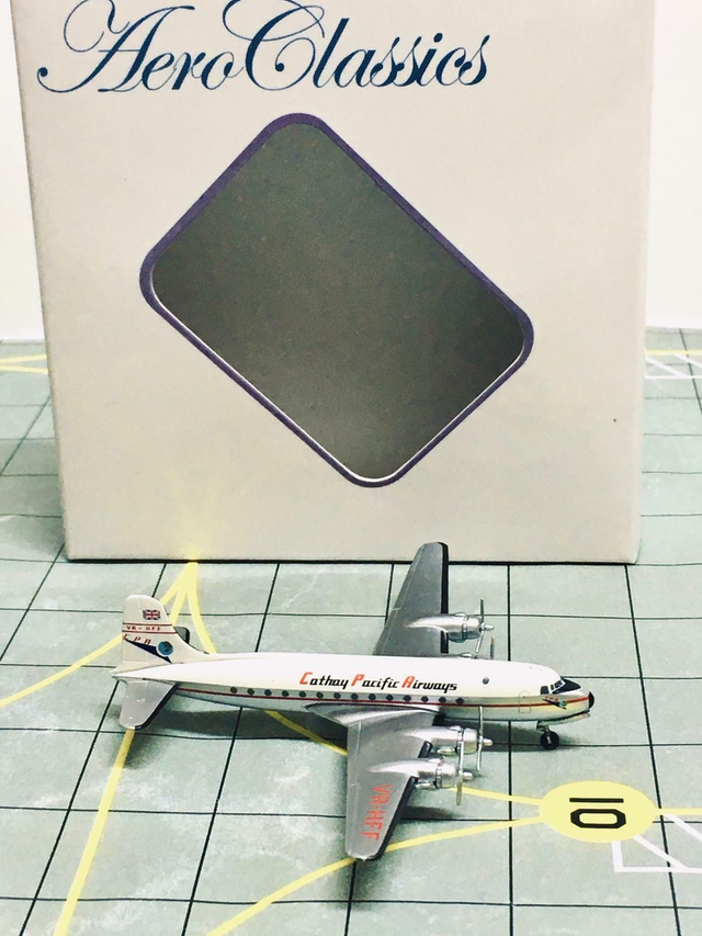 Cathay Pacific Airways DC-4 (VR-HFF), 1:400
