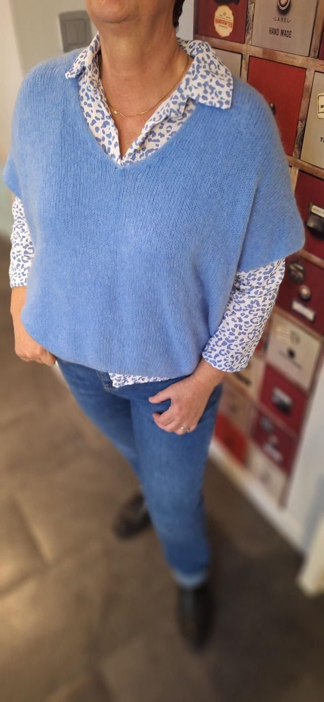 pull sans manches bleu