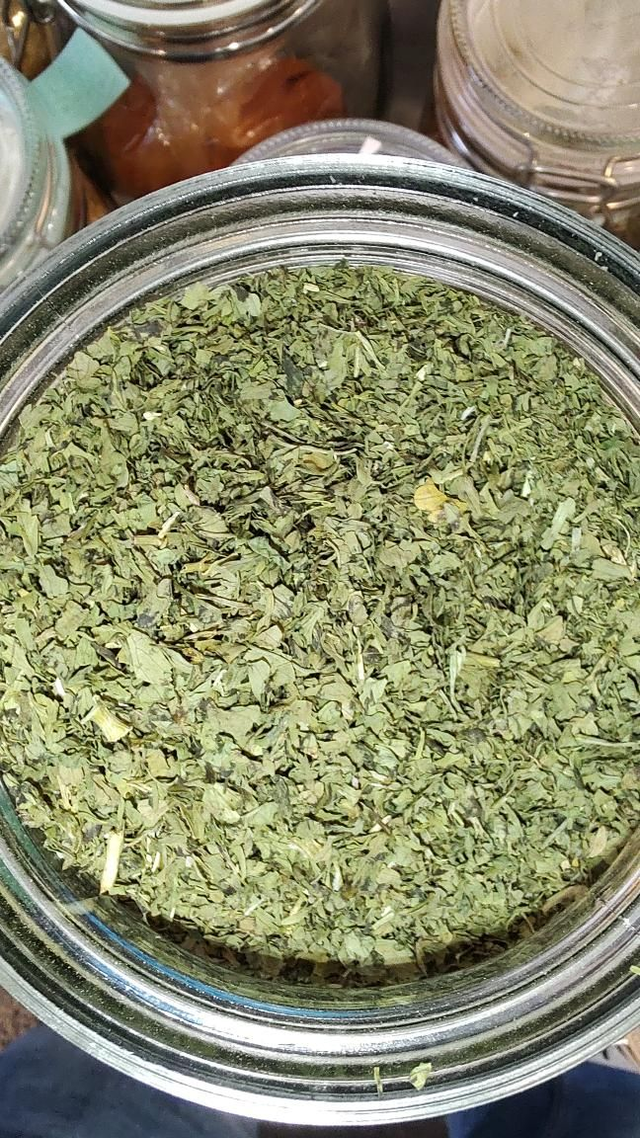 Koreanderblad gesneden