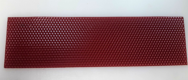 fialová mezistěna ze včelího vosku