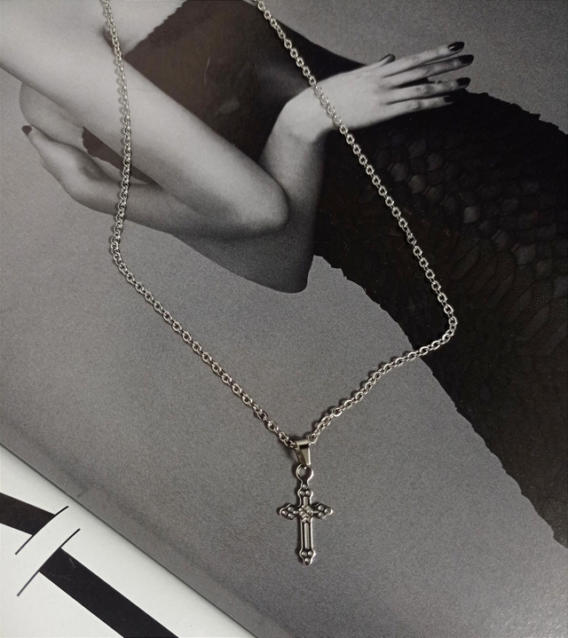 Corrente com pingente cruz em aço inoxidável 