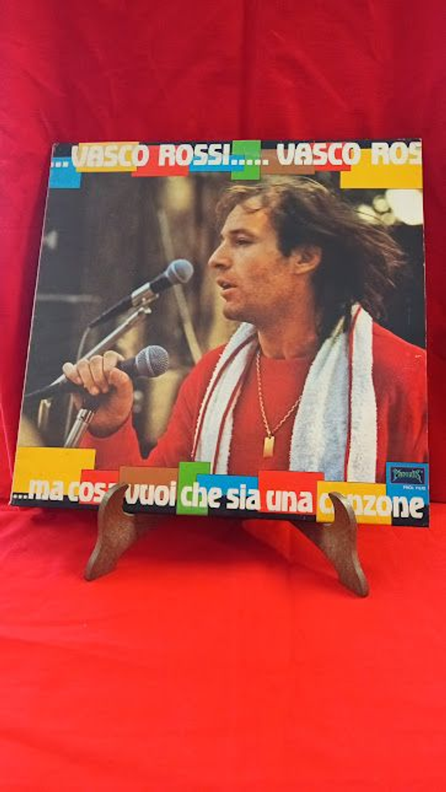 Vasco Rossi – Ma Cosa Vuoi Che Sia Una Canzone