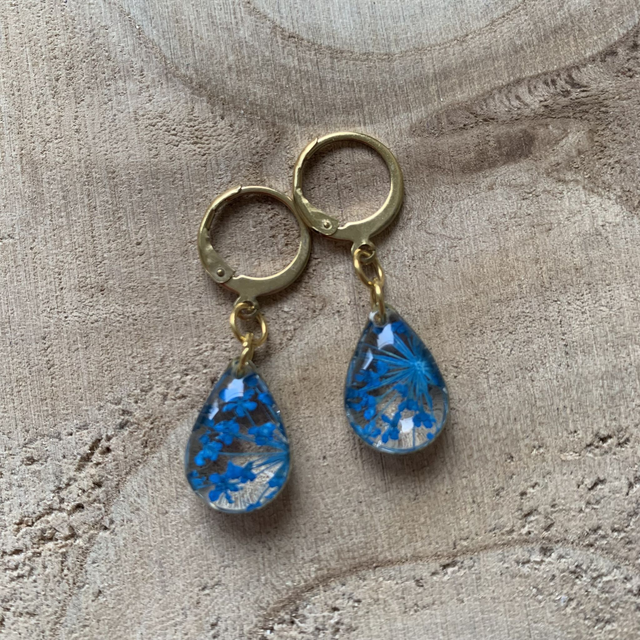 Turquoises : boucles d&#039;oreilles dormeuses (dorées)