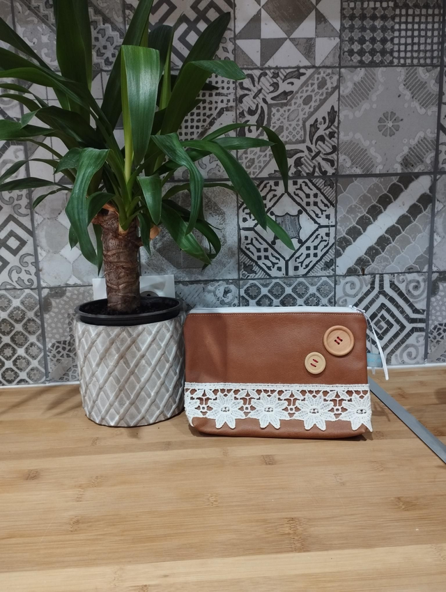 Pochette bicolore artisanal 