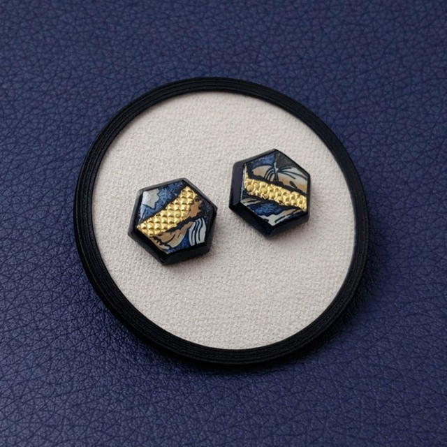 Orecchini a bottone esagonali Arlecchino Carmen Blu oro