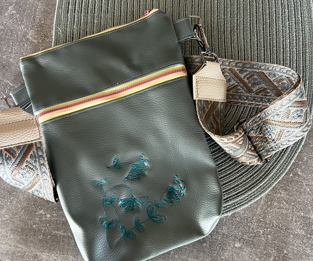 Crossbag Tasche bestickt 