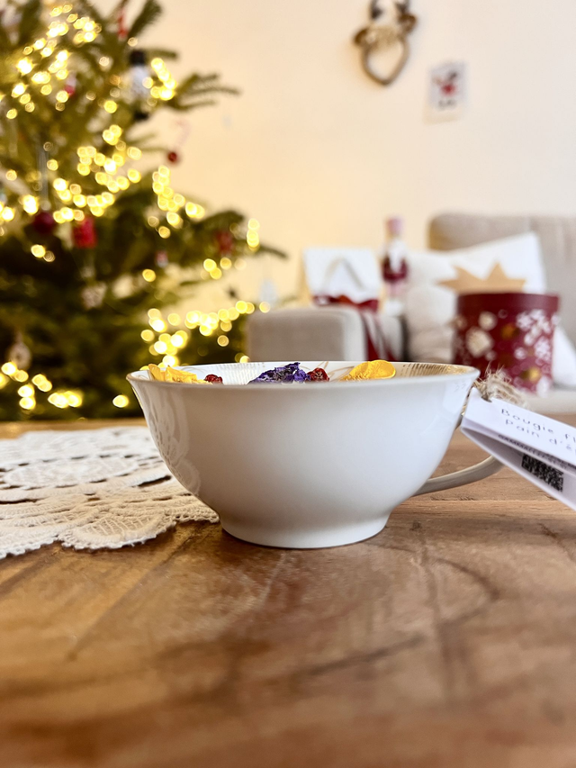🎄 Bougie Pain d'épices - tasse à thé "motif doré intérieur"