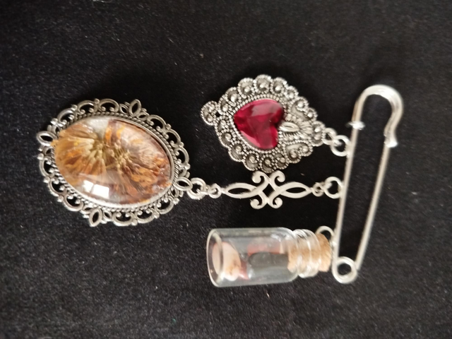 Broche cornaline et trèfle 