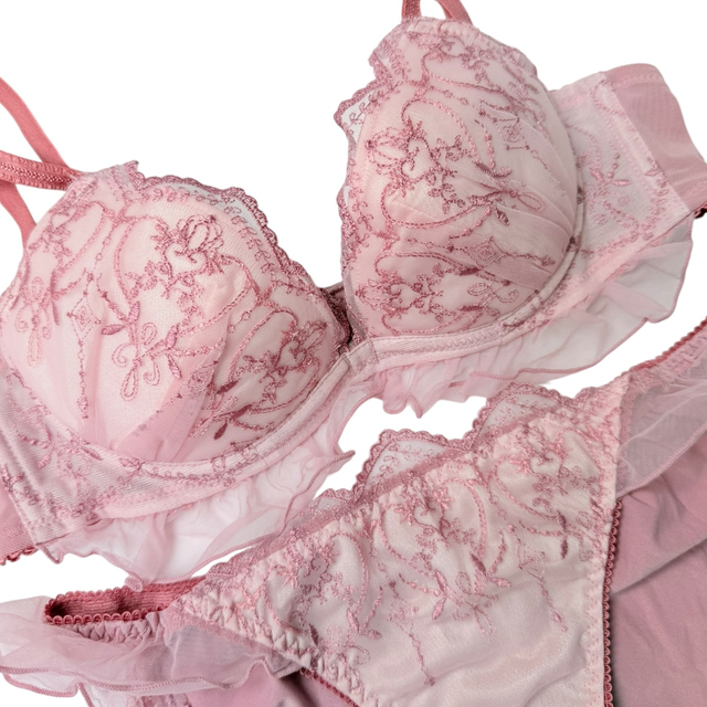 The pink princess bra and underwear set: UK 32A, 34A, 32B, 34B, 32C, 32D 