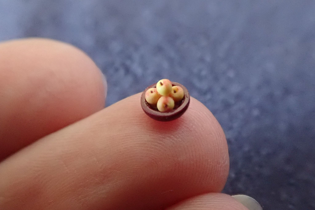 Apples in bowl (1/48th scale)