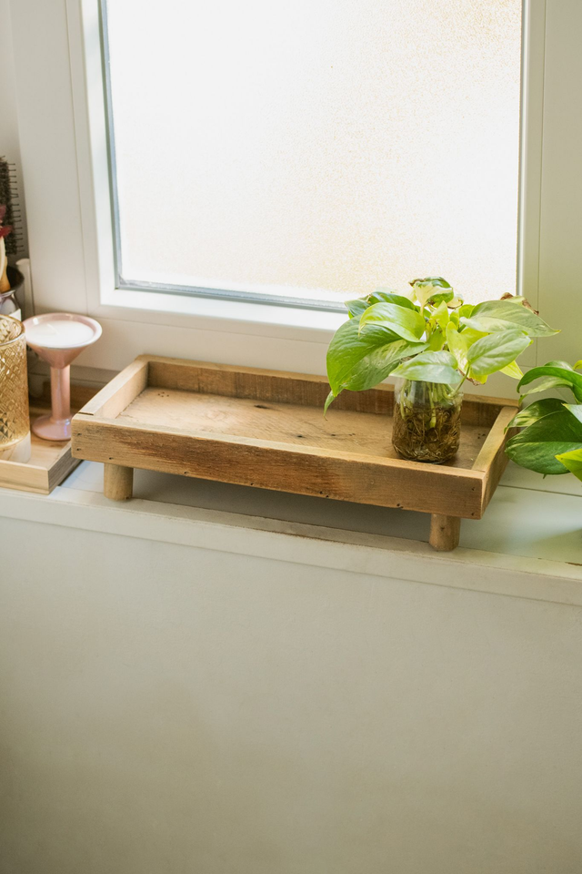 Plateau en bois à pieds ✨