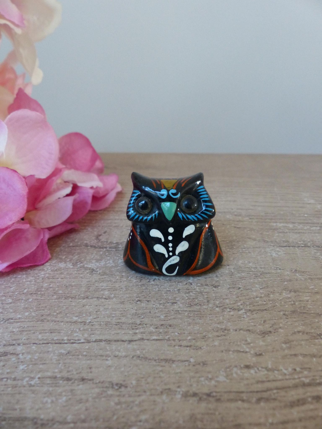 Figurine hibou miniature en plâtre peint à la main noir et bleu vintage, hibou de collection porte bonheur, chouette cadeau ami famille