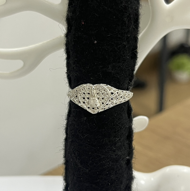 Anel corações vazados no meio coração com Nsa. Aparecida