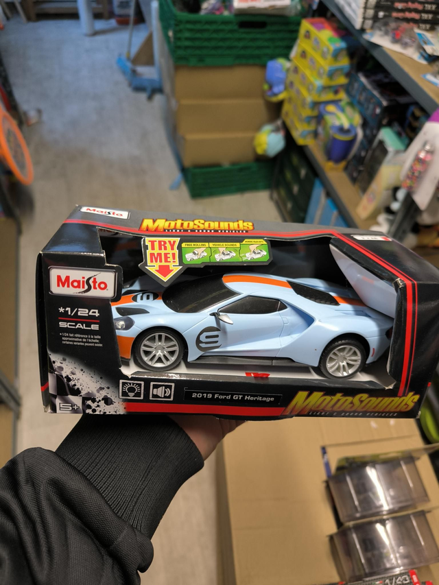 VOITURE MAISTO 1/24 FORD GT HERITAGE 2019