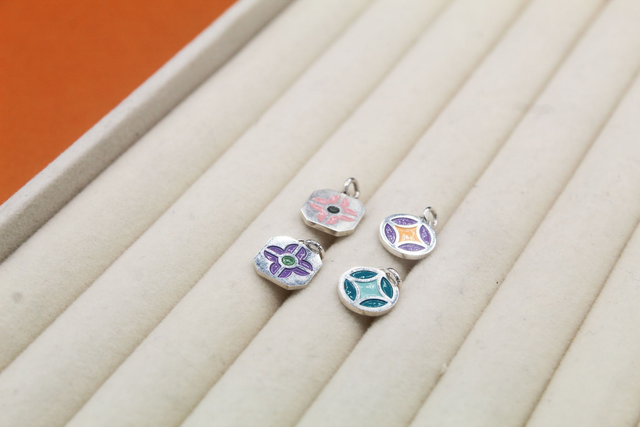 Pendentif émaillé fleur | Lavande & vert