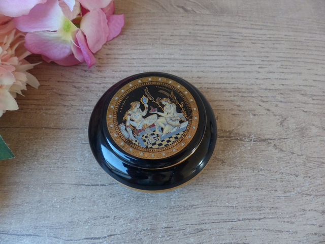 Petite boîte à bijoux en céramique grecque – Motif Aphrodite Déesse de l'Amour – Bordure dorée à l’or 24K – Cadeau romantique et décoratif