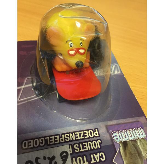 Minnie kattenspeelgoed muis op skateboard