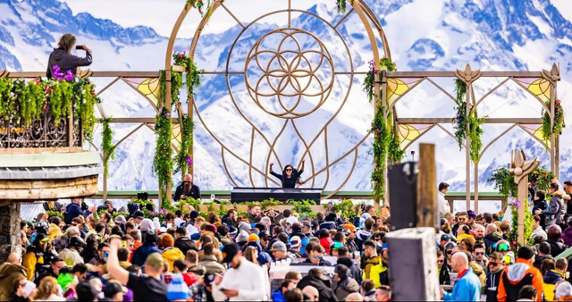 PERFORMANCE BY AMARE