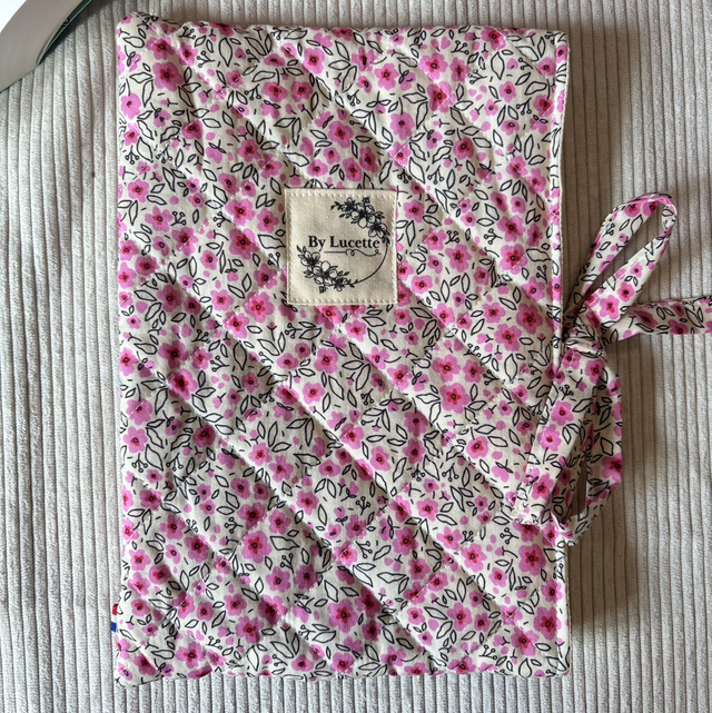 Pochette à livre matelassée fleurs rose 