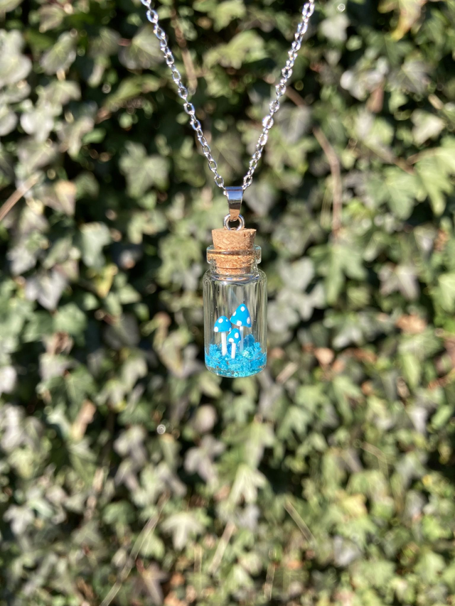 Pendentif amanite bleu