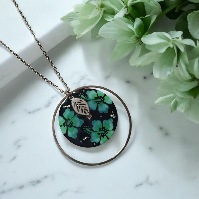 Collier dessiné Flora acier inoxydable vert d&#039;eau