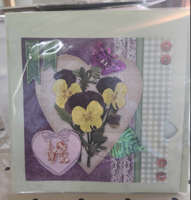 N°825  Carte Divers  &quot;  Love flowers &quot;