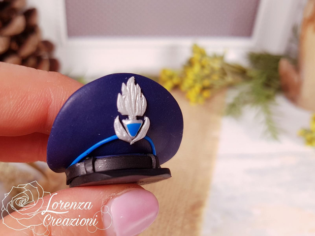 Cappello Polizia Penitenziaria uomo, modellato a mano in argilla polimerica, fimo, personalizzato, made in Italy