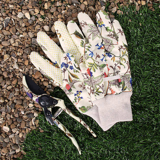 Garden Gifts Gloves and Secateurs Set William Kilburn 