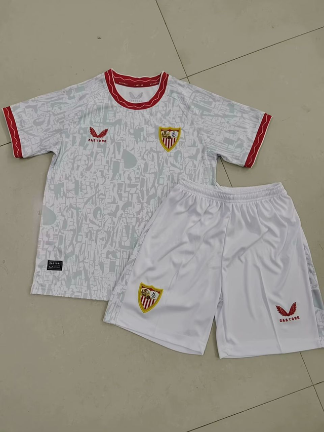Conjunto camiseta + pantalón NIÑOS 1ª Sevilla 24-25