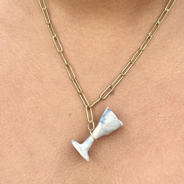 Collier “Petite Coupe” – Pendentif en céramique terre mêlée bleu & blanc fait main