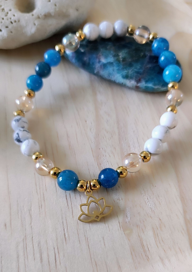 Bracelet Apatite, Howlite et Quartz Aura