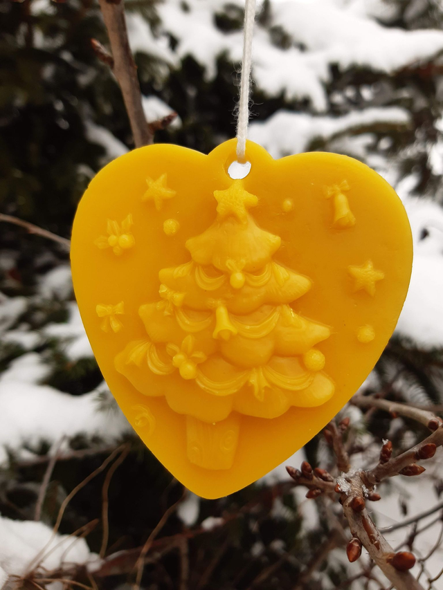 Vánoční ozdoba ze včelího vosku - stromeček