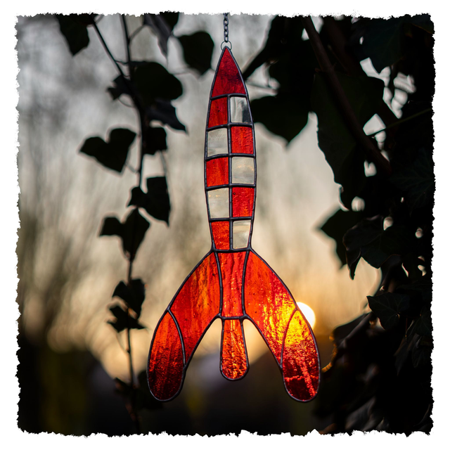 Fusée rouge - Objectif Satellite