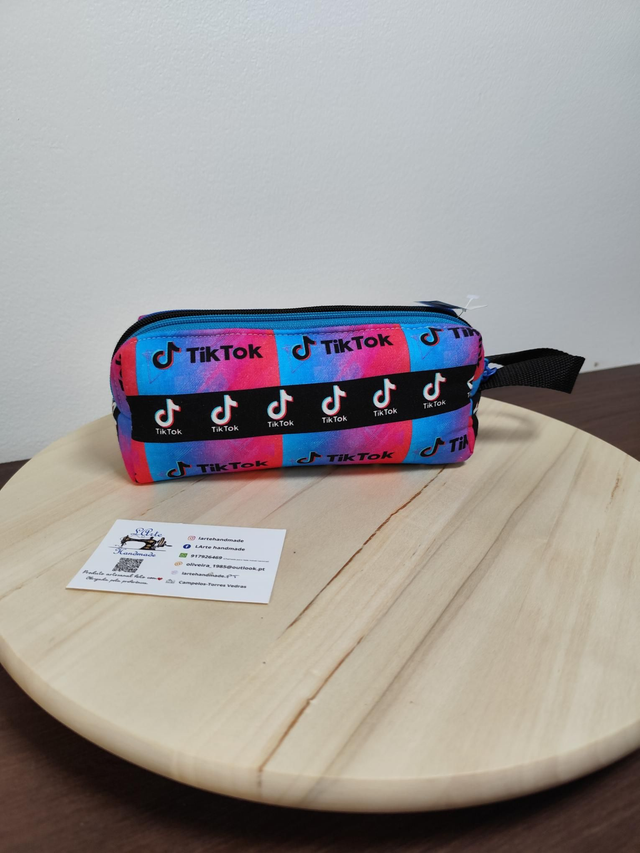 Estojo escolar triplo Tik tok