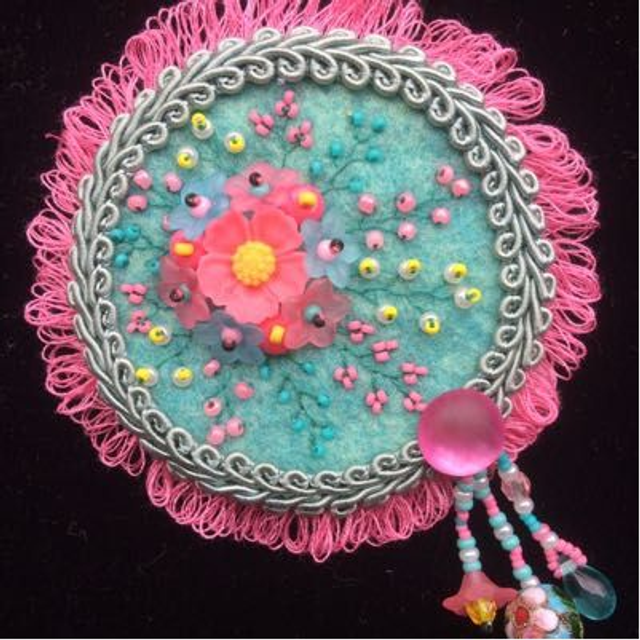 Broche Menthe Givrée /Dentelle Rose ronde