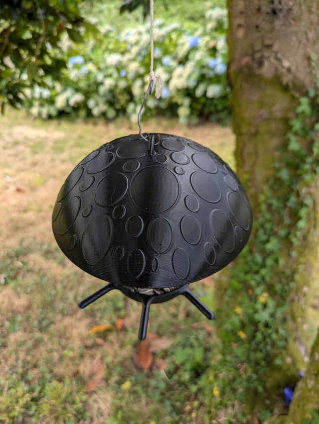 Mangeoire à oiseaux de la nature à suspendre ou murale en forme de champignon