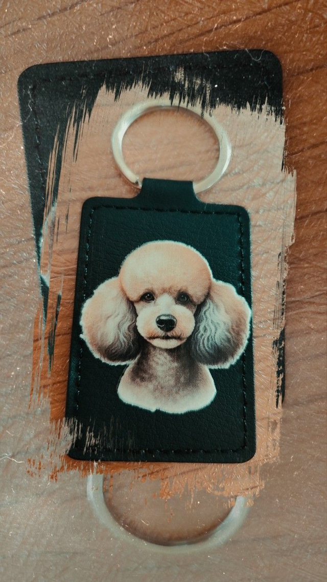 Porte-clés chien en similicuir  &quot; Caniche &quot; 