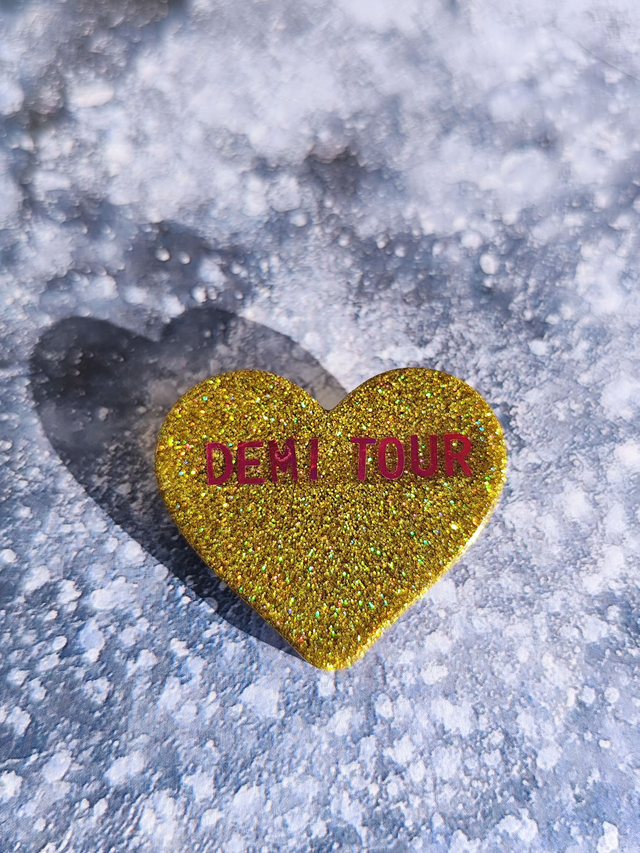 Broche cœur à paillettes - message : DEMI-TOUR