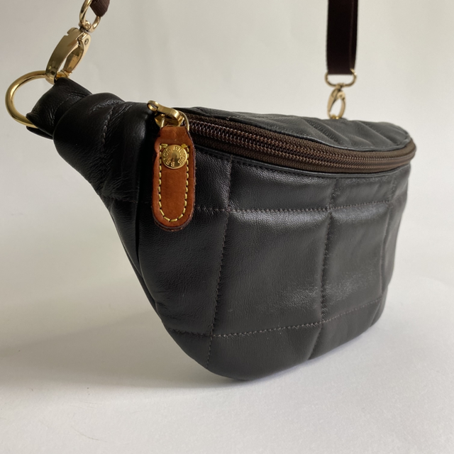 Sac banane en cuir matelassé marron foncé 