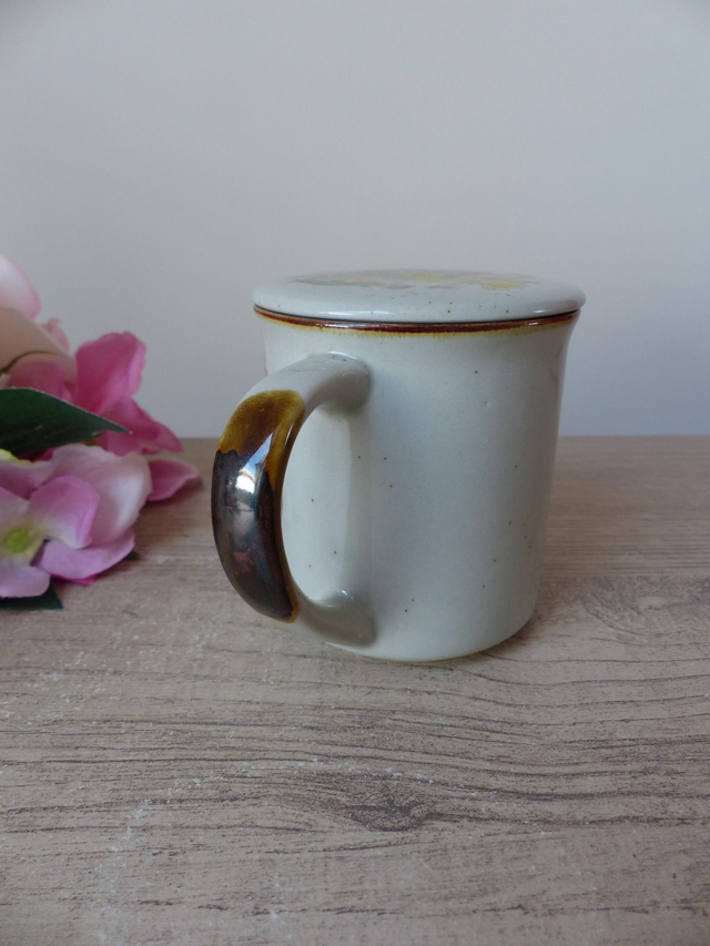 Tisanière Vintage en Grès Français – Mug avec Couvercle – Décor Floral Champêtre – Tasse Beige Mouchettée – Cadeau pour Amateur de Thé