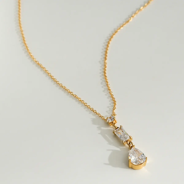 Collier Doré Pendentif Strass Carré Et Goutte En Y