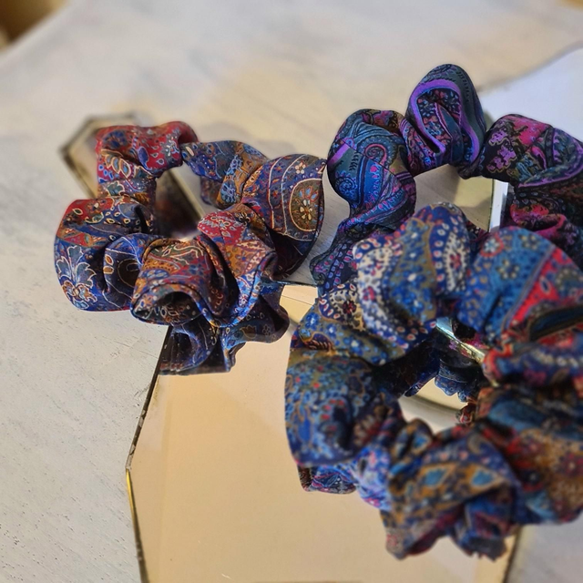 Chouchou "haute couture" en soie upcyclée