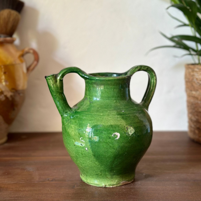 l&#039;orjol en terre cuite vernissée verte