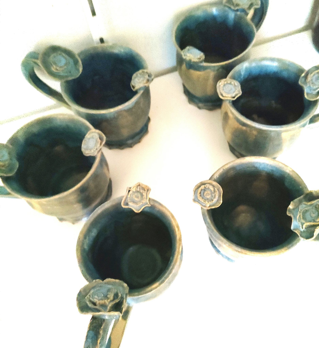 Tasses en céramique “Fleurs sur le bord” – lot ou à l’unité