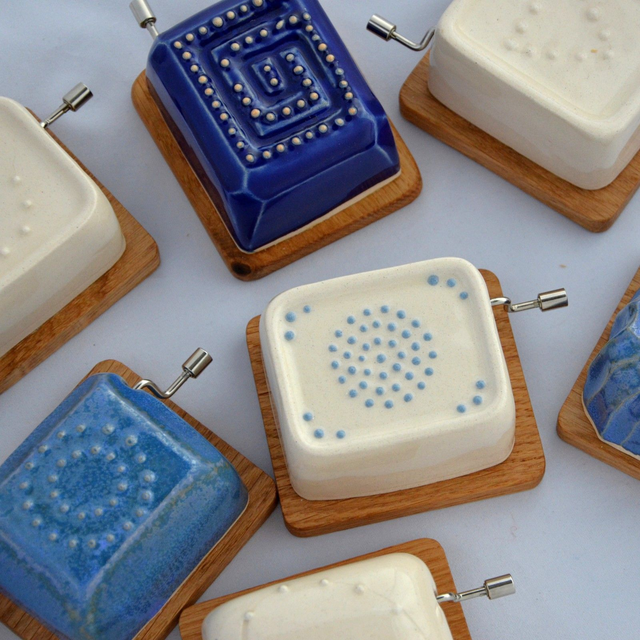 Keramická hrací skříňka, melodie Retro