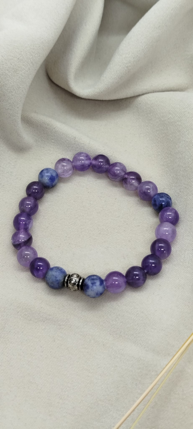 N° 402. Bracelet 16 cm en pierres naturelles de 8 mm (améthyste, sodalite). 