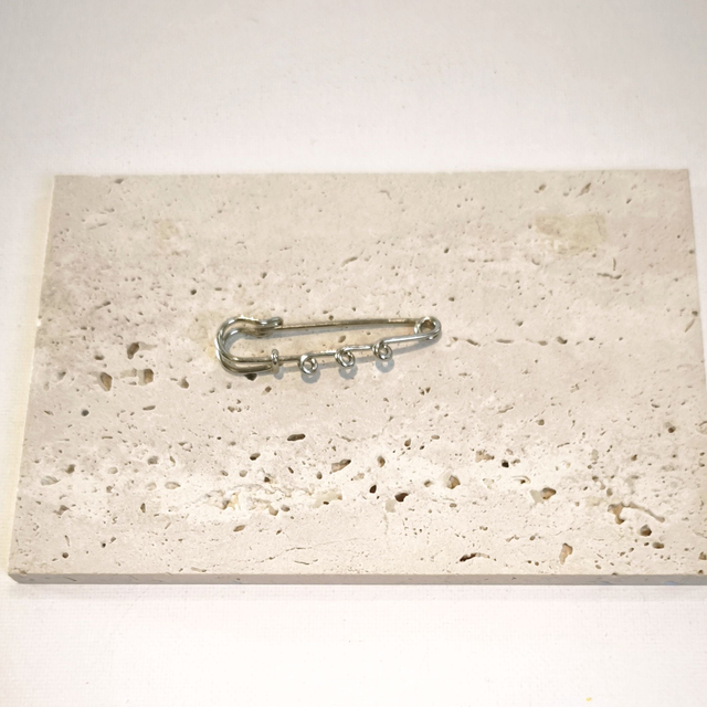 Broche argentée élégante en alliage – Bijou tendance – Personnalisable avec charm’s