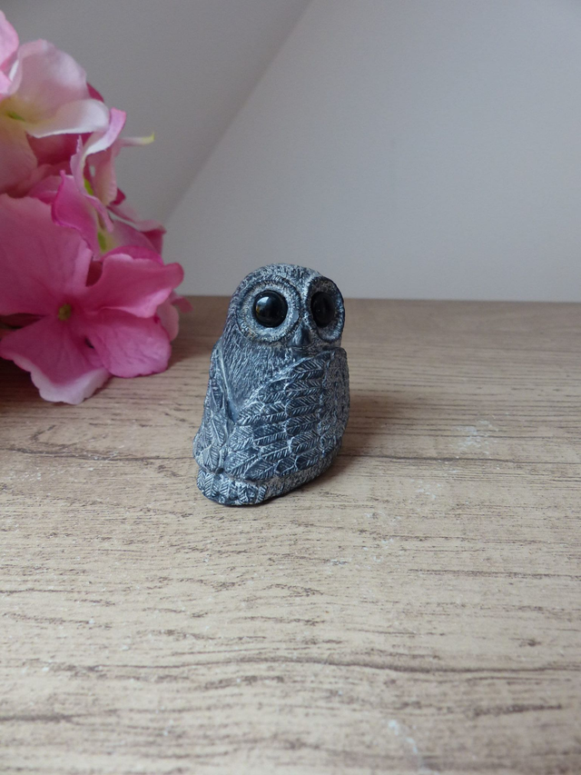 Sculpture vintage chouette en pierre de savon aux grands yeux noirs – Edmund Wolf Design fait main au Canada – Pour collection ou bureau