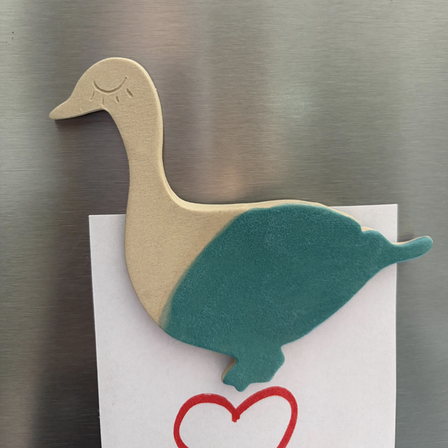 Magnet artisanal en grès bleu canard